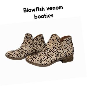 Blowfish Sz 7 1/2 Venom Booties- Sand Pixie
Leopard